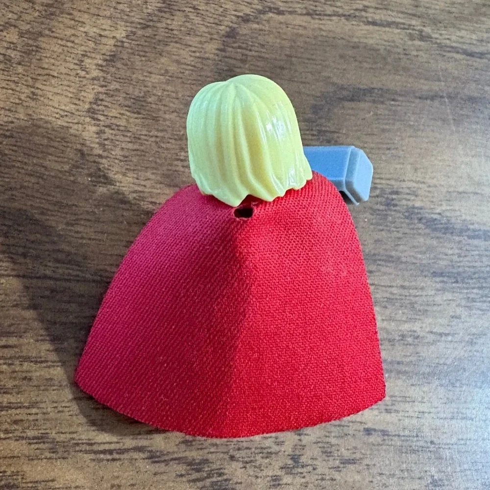 LEGO Marvel Super Heroes Thor Minifigure with Mjolnir Hammer and Red Cape